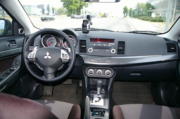 Tests: Mitsubishi Lancer 1.8 CVT